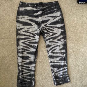 Nike Dri fit cropped leggings in black and white print